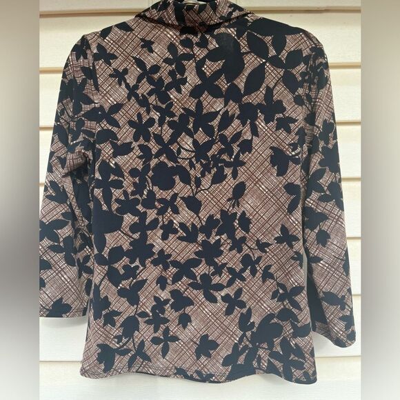 BcbgMaxAzria brown/black pattern long-sleeved collared v-neck blouse, Large - Picture 7 of 8